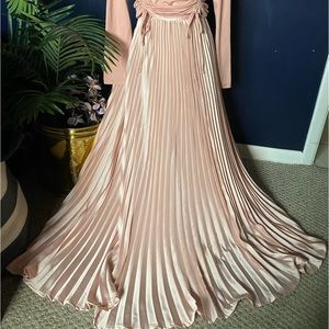BLUSH SATIN  PLEATED SKIRT S, NWOT